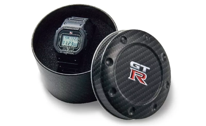 Casio и Nissan GT-R представят часы G-Shock в матово-черном исполнении