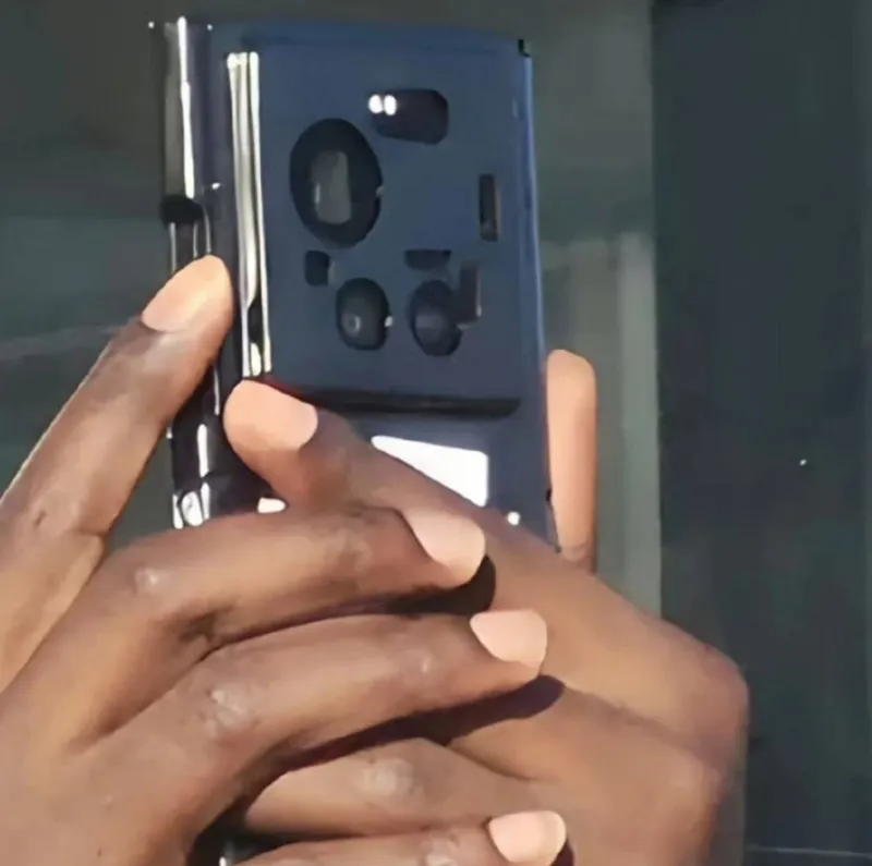 Xiaomi 17 Ultra: живые фото показали обновлённый дизайн камеры и изменения в конструкции флагмана